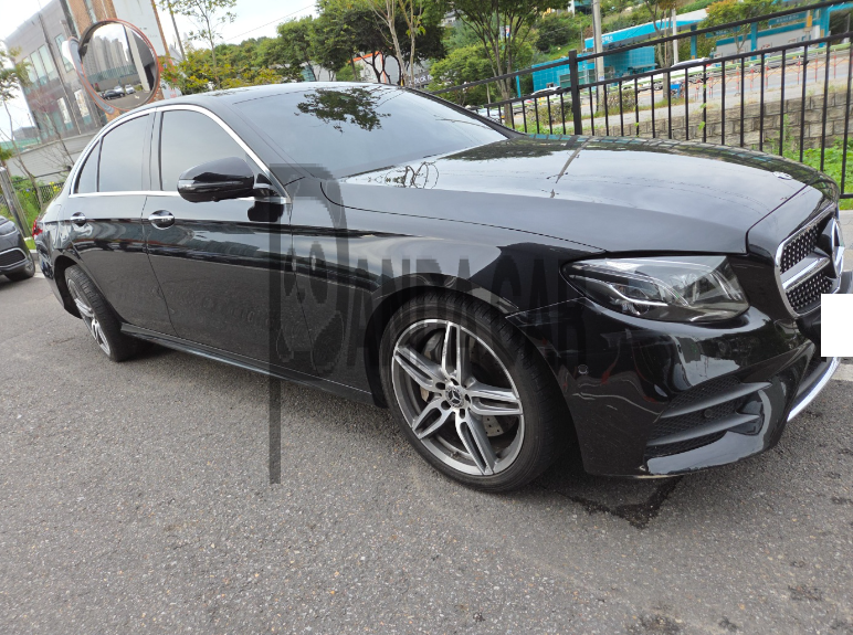 2019 Mercedes-Benz E300, photograph 1