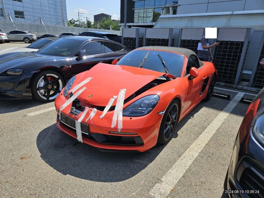 2022 Porsche 718 Boxster GTS 4.0, photograph 4