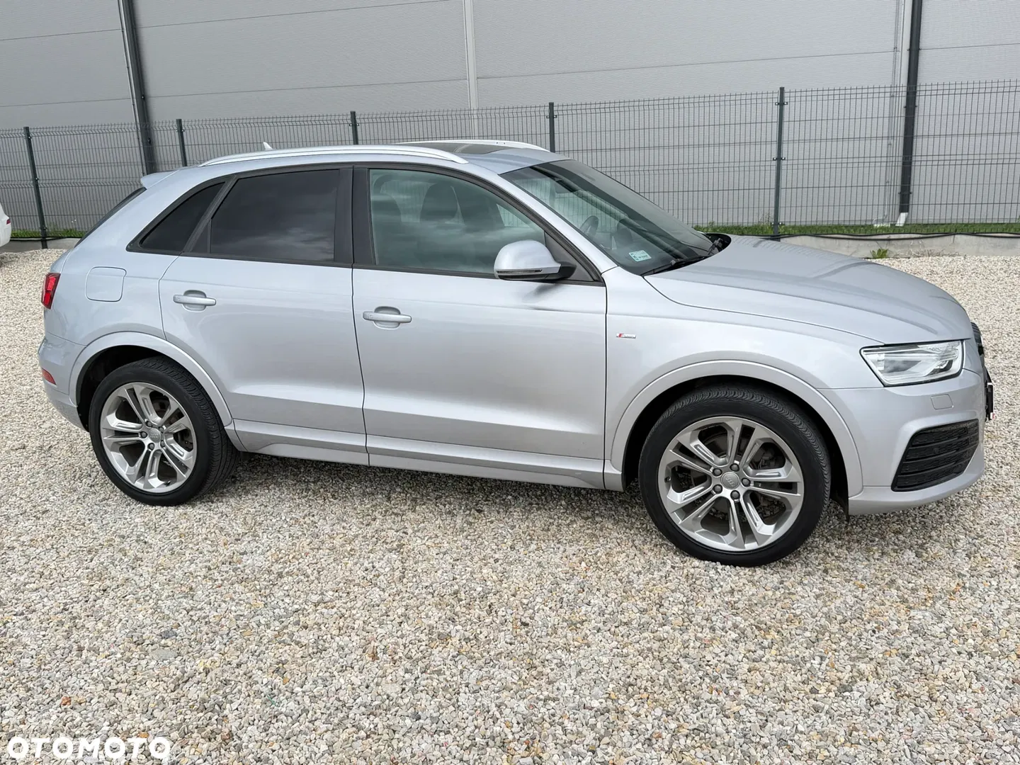 2018 Audi Q3 40 TFSI Quattro S tronic S line, photograph 3
