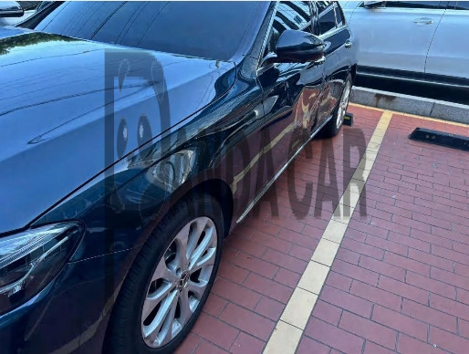 2018 Mercedes-Benz E300 4Matic, photograph 3