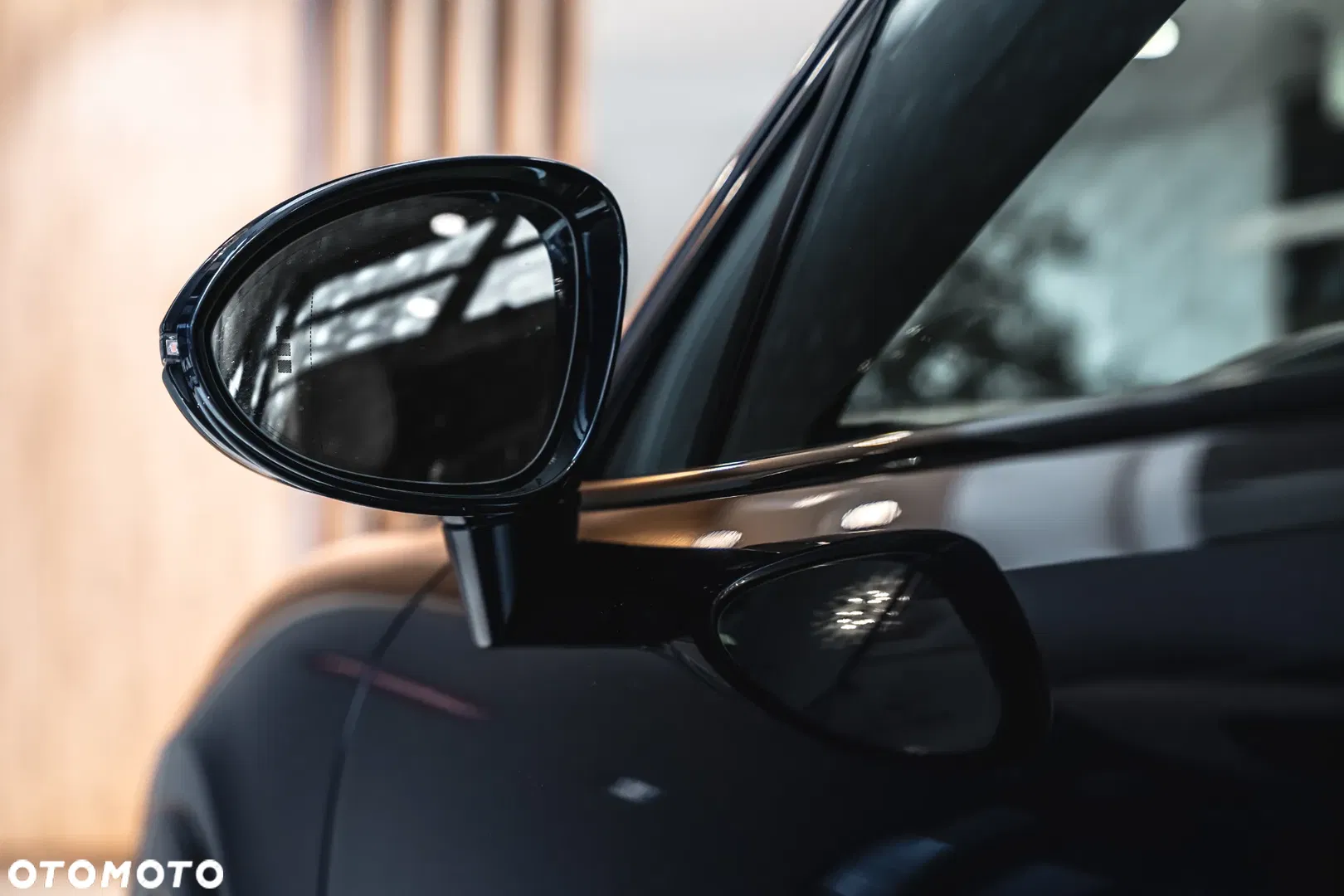 2021 Porsche Cayenne Platinum Edition, photograph 4