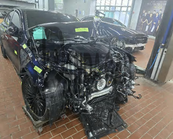2026 Mercedes-Benz E 450 4MATIC, photograph 3