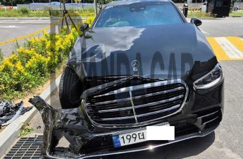 2023 Mercedes-Benz S500 4MATIC, photograph 3
