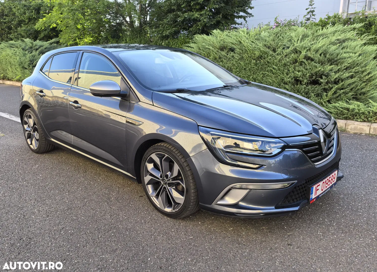 Renault Megane BLUE dCi 115 GT LINE — photo 1 of 24