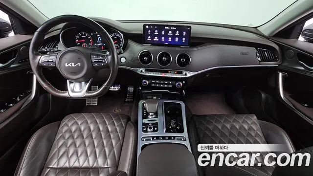 2022 Kia Stinger 2.5 AWD Masters, photograph 2