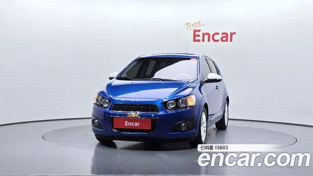 2013 ChevroletGMDaewoo Aveo LS, photograph 9