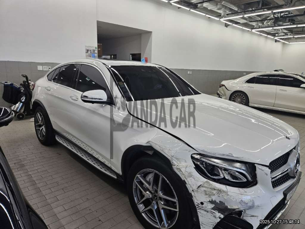 2017 Mercedes-Benz GLC220 d 4Matic Coupe, photograph 3