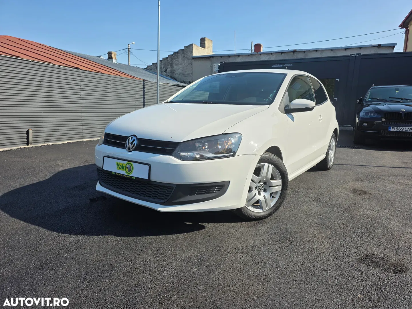 2010 Volkswagen Polo 1.6 TDI DPF Trendline BlueMotion Technology, photograph 1