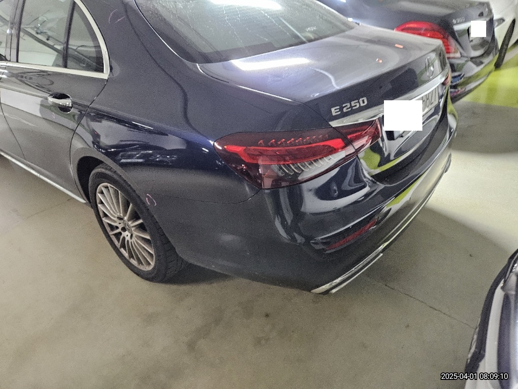 2022 Mercedes-Benz E250, photograph 4