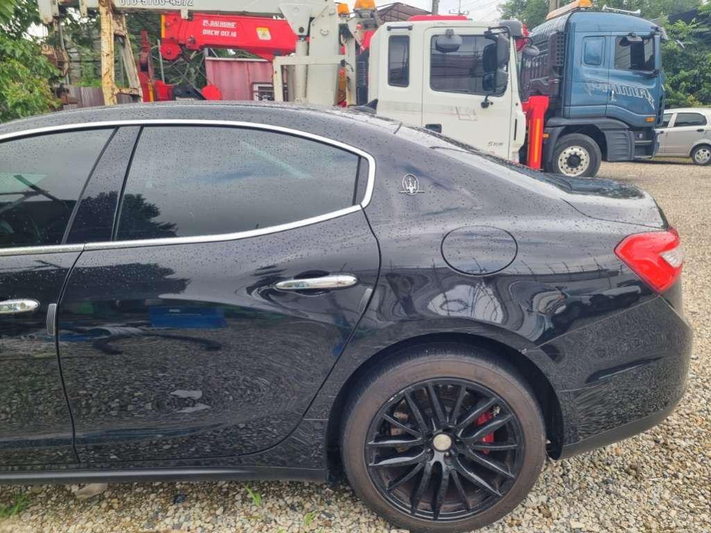2016 Maserati Ghibli S Q4, photograph 1