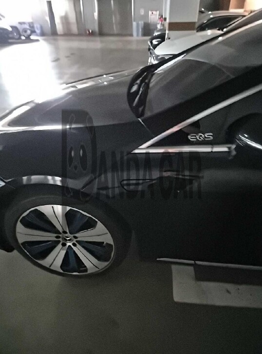 2023 Mercedes-Benz EQS450 +, photograph 2