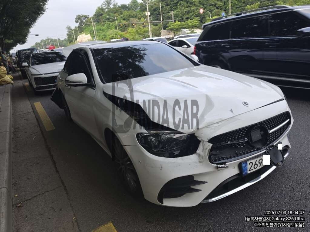 2021 Mercedes-Benz E350 4MATIC, photograph 4