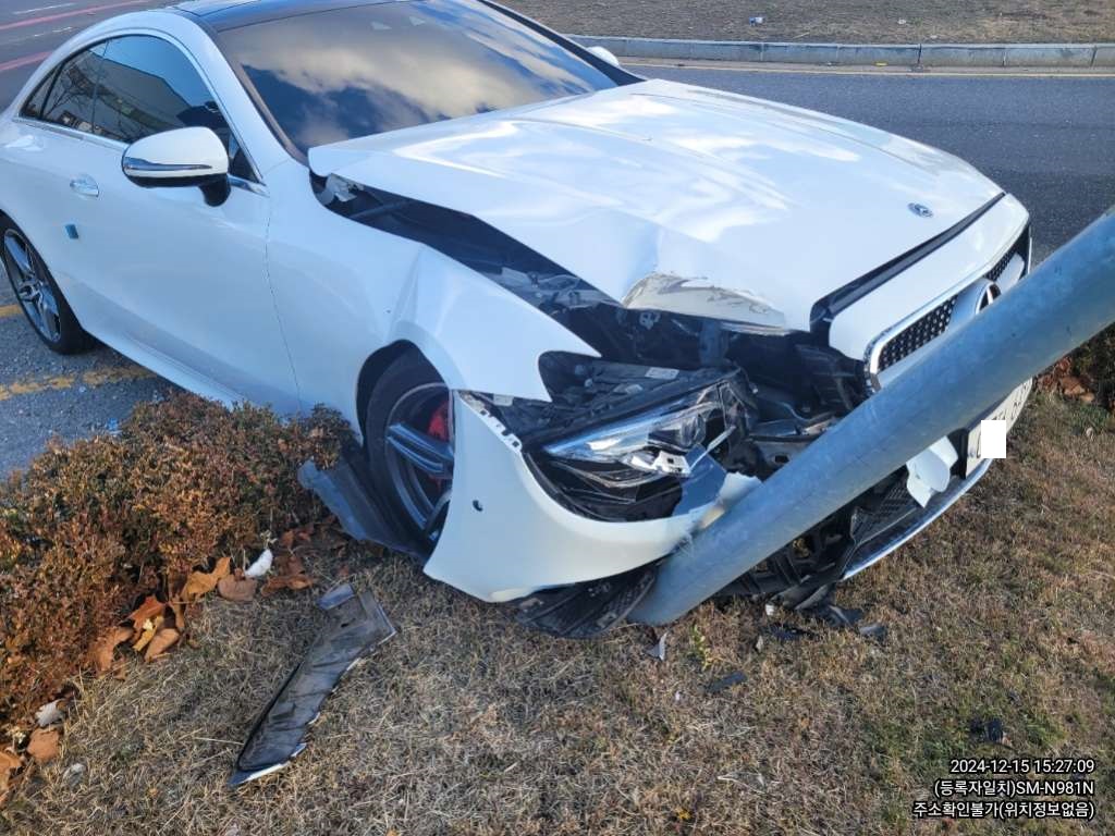 2019 Mercedes-Benz E220 d Coupe, photograph 2