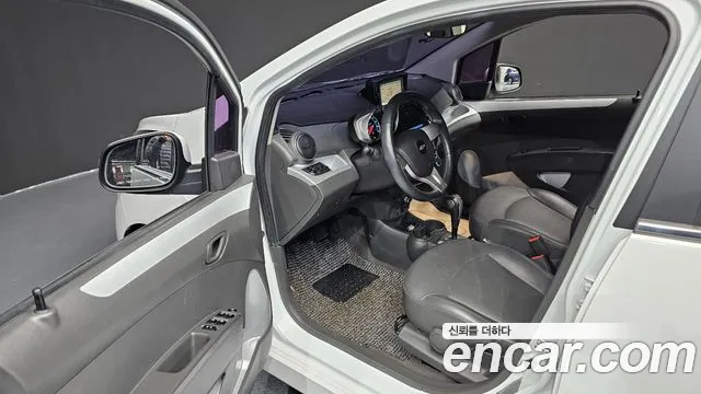 2015 ChevroletGMDaewoo Spark LT, photograph 9