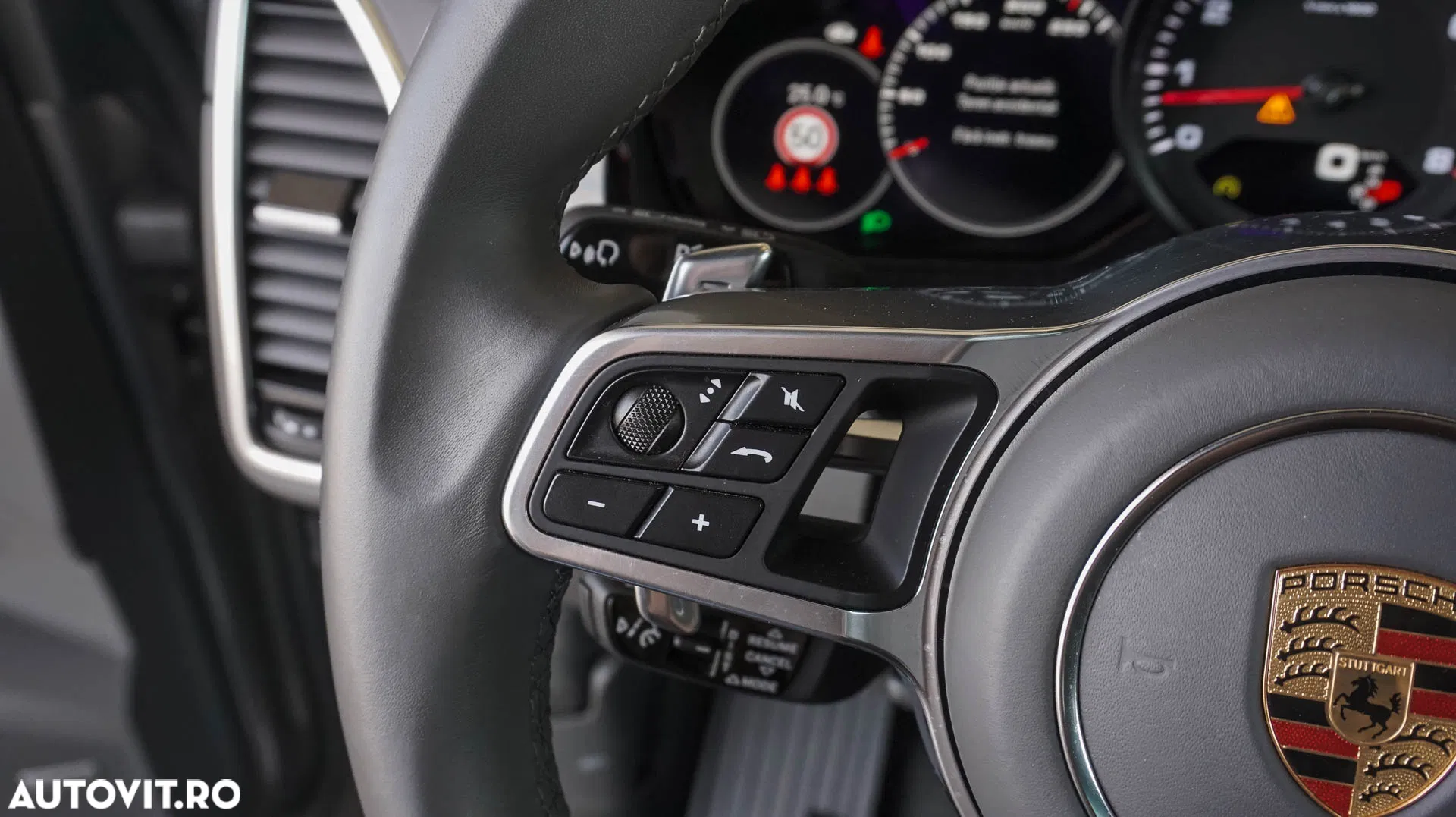2023 Porsche Cayenne Coupe Tiptronic S Platinum Edition, photograph 11