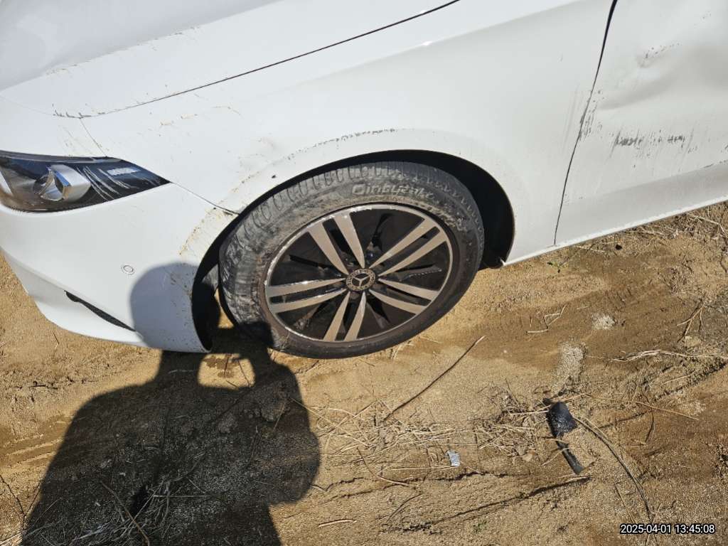 2022 Mercedes-Benz A220, photograph 2