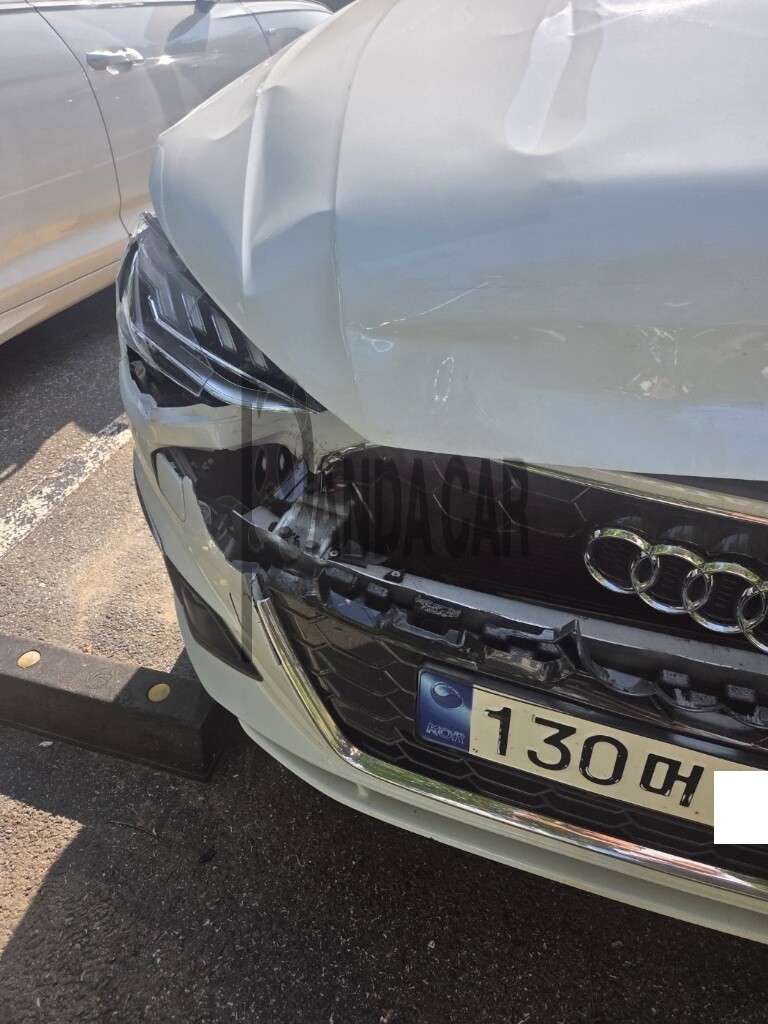 2023 Audi A4 35 TDI, photograph 2