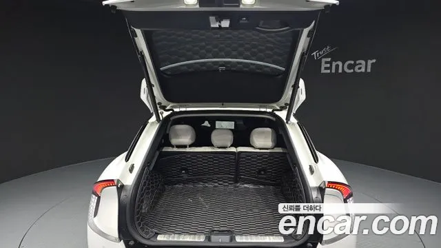 Kia EV6 Long Range — photo 1 of 31