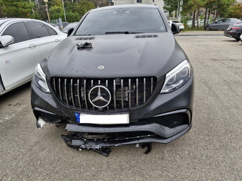 2017 Mercedes-AMG GLE63 S 4Matic Coupe, photograph 5