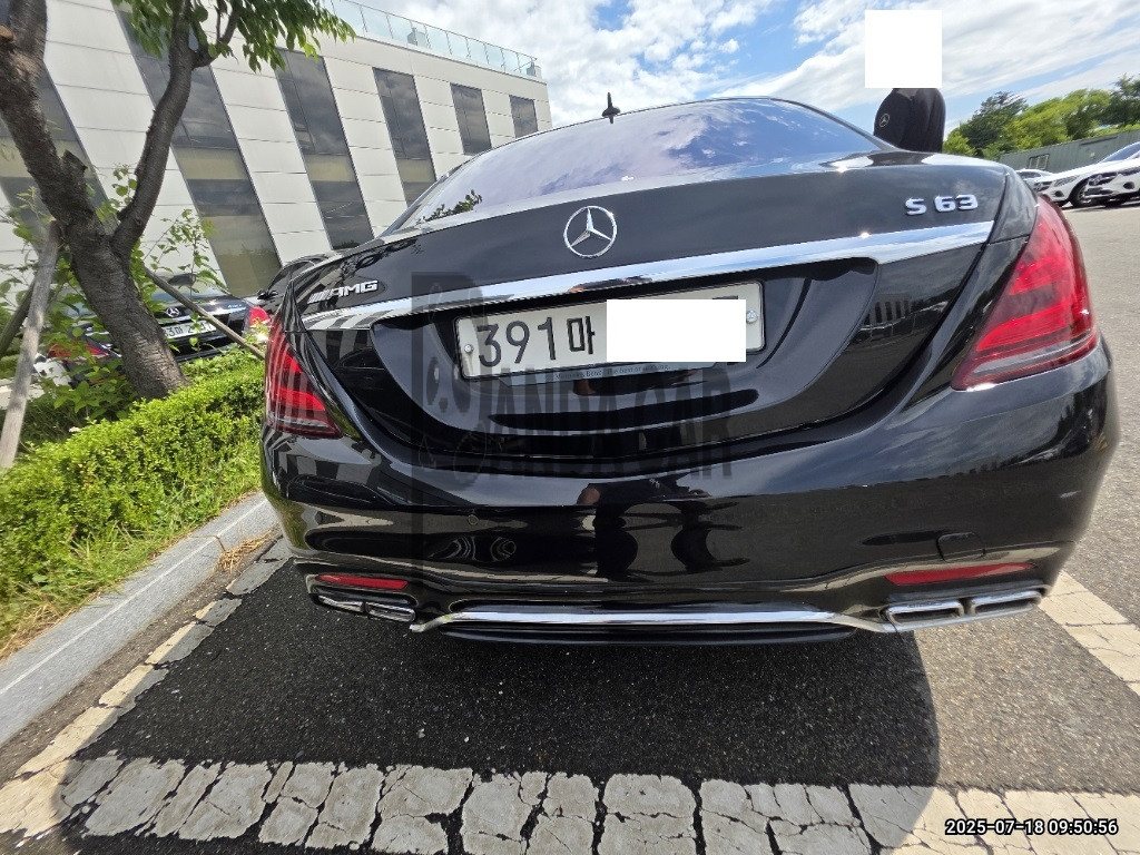 2019 Mercedes-AMG S63 4Matic + L, photograph 1
