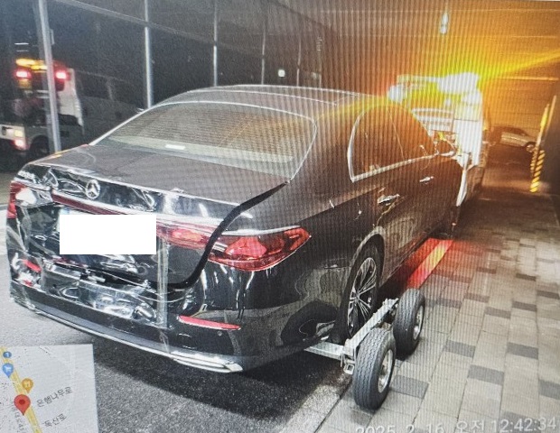 2025 Mercedes-Benz E 200, photograph 1