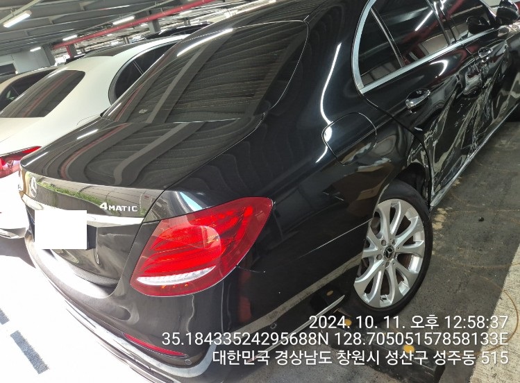 2020 Mercedes-Benz E 300 4MATIC, photograph 2