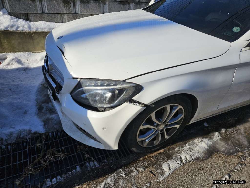 2017 Mercedes-Benz C220 d, photograph 2