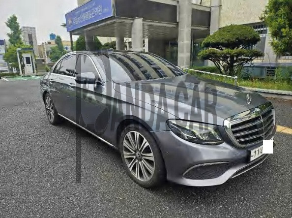2019 Mercedes-Benz E450 4Matic, photograph 3
