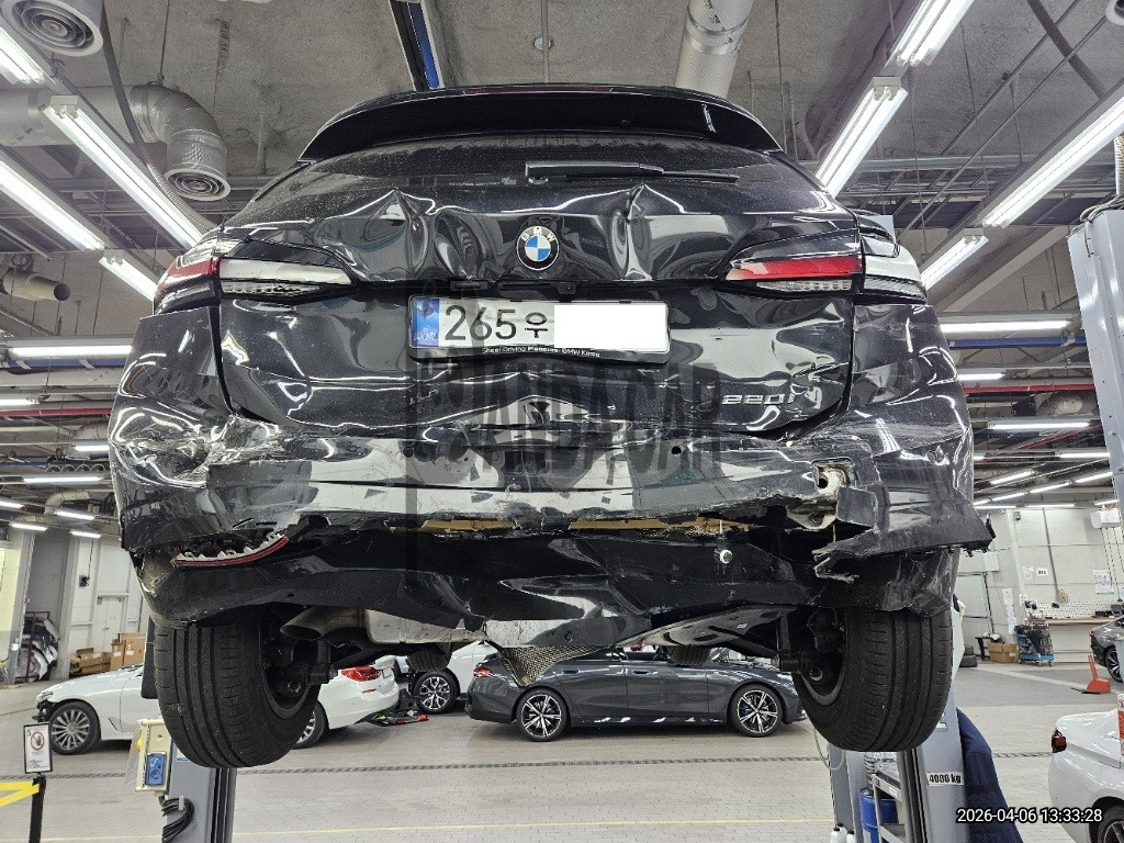 2025 BMW 220i Active Tourer, photograph 3