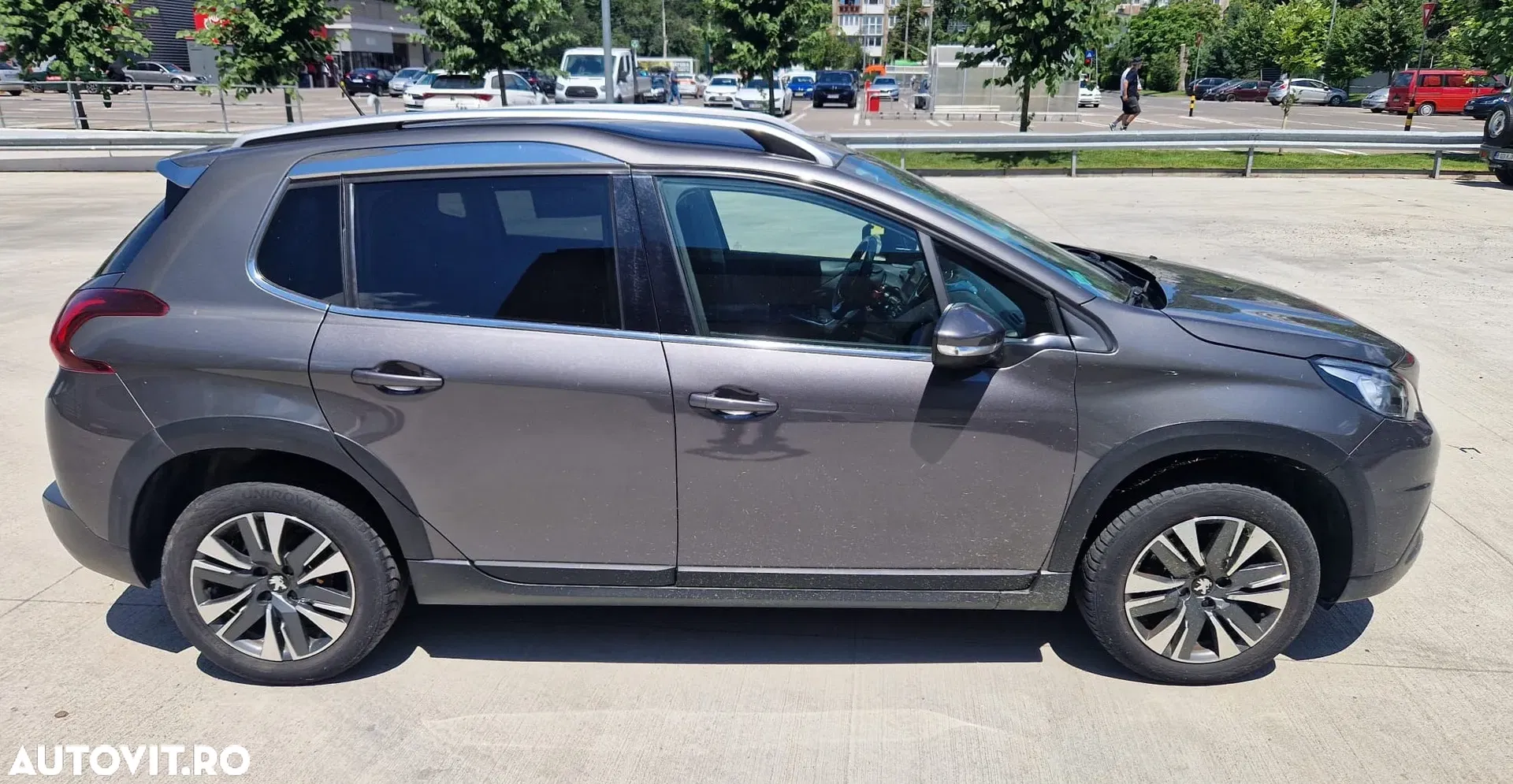 2019 Peugeot 2008 1.2 PureTech Turbo S&S Allure, photograph 2