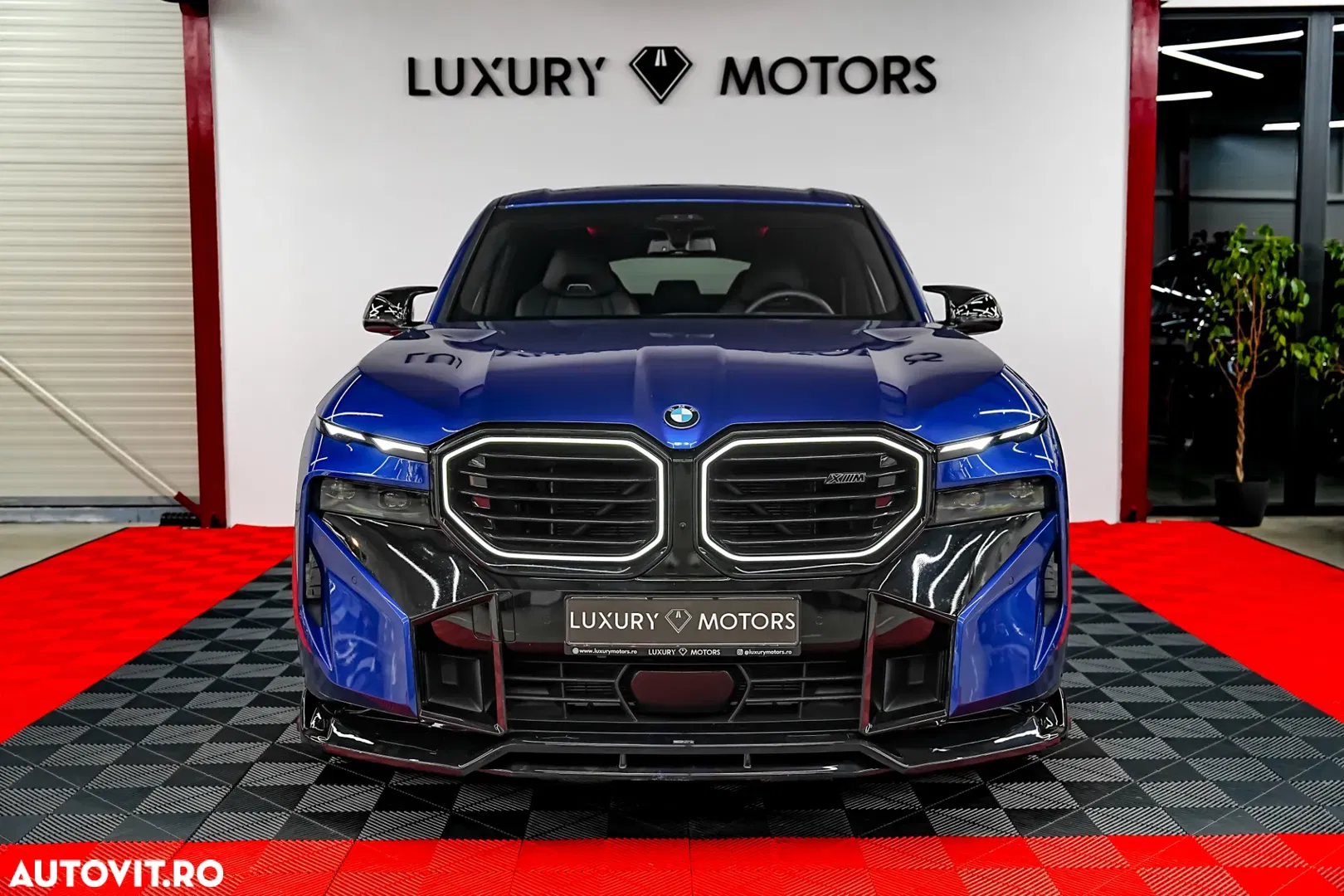 2025 BMW XM, photograph 3