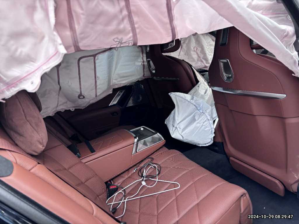 2024 BMW i7 xDrive60 M 2024 model, photograph 6
