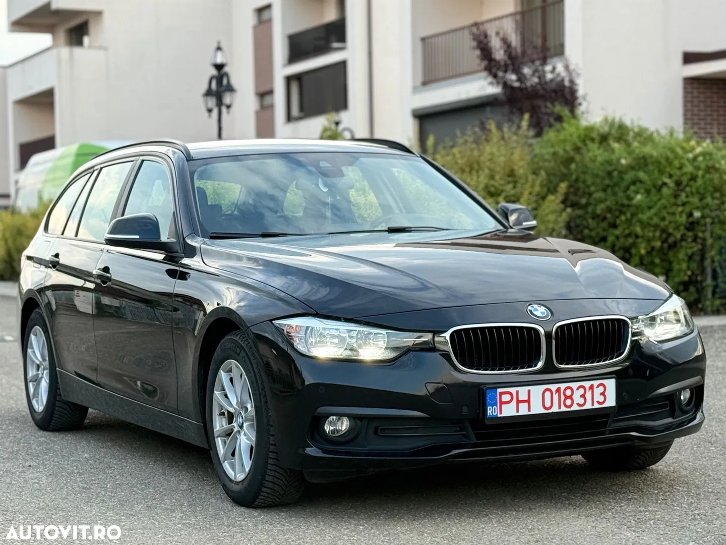 2017 BMW Seria 3, photograph 3
