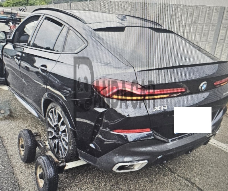 2025 BMW X6 xDrive40i M Sport, photograph 3