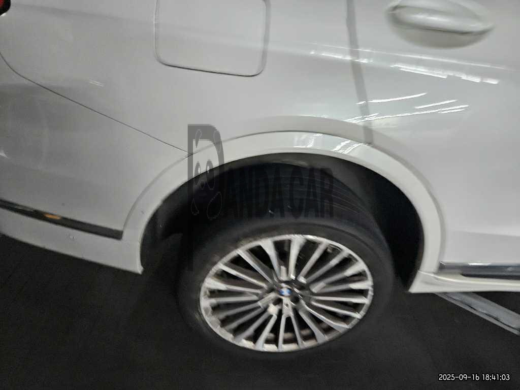 2023 BMW X7 xDrive40i, photograph 3