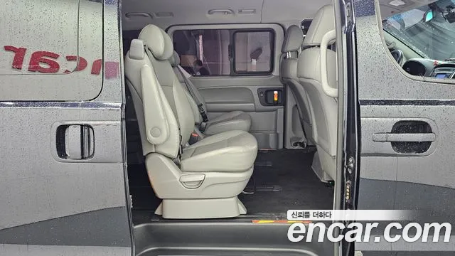 2019 Hyundai Starex Urban 9-Seater, photograph 4