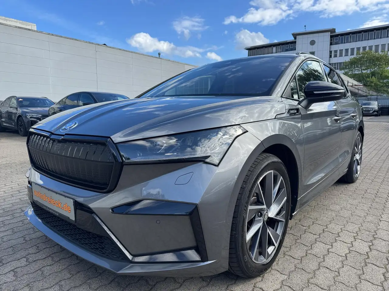 Skoda Enyaq 80 Sportline ACC WÄRMEPUMPE e-SITZ KAM. — photo 1 of 15