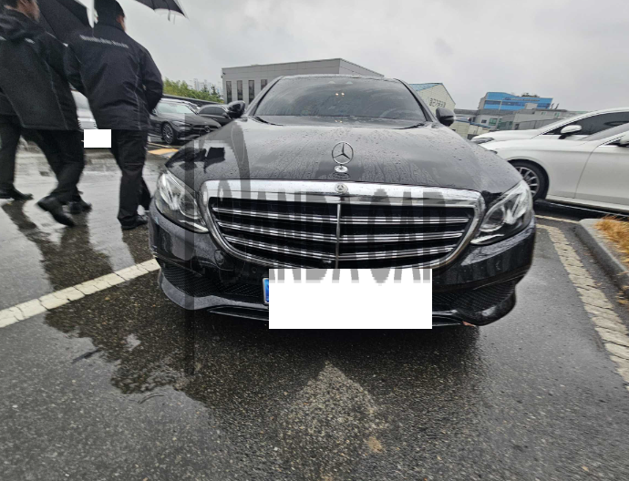 2019 Mercedes-Benz E300, photograph 1