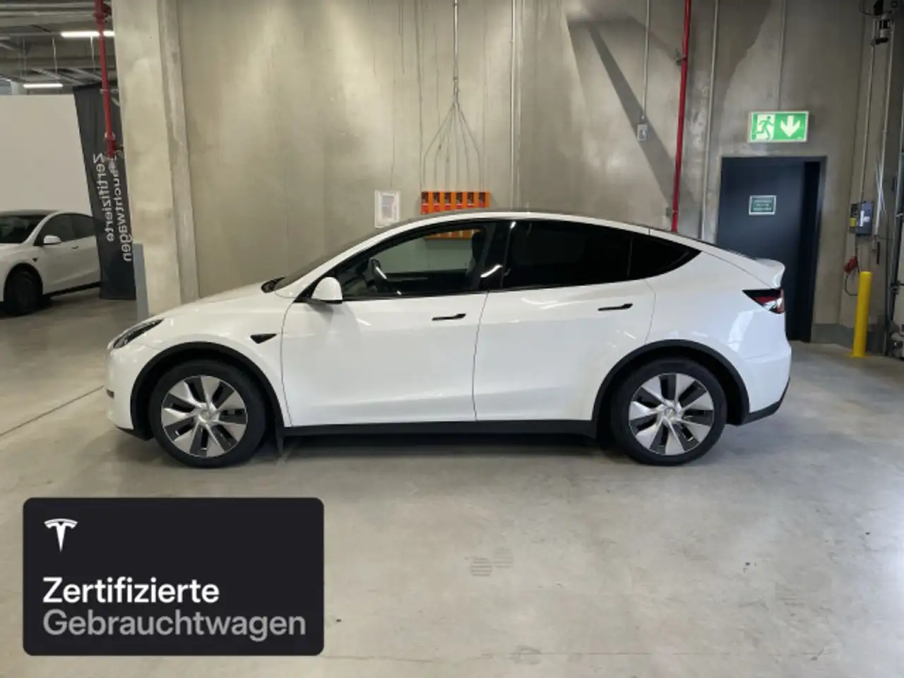 2023 Tesla Model Y Rear-Wheel Drive, photograph 4