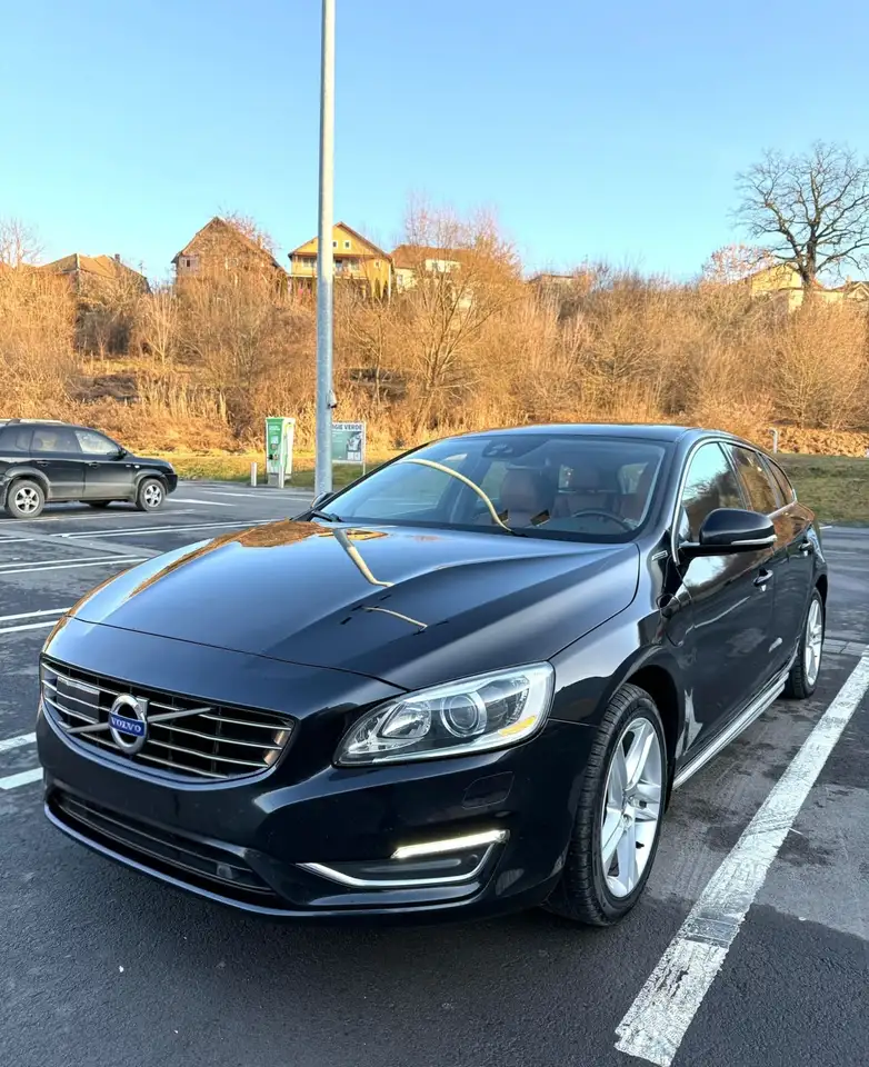 2013 Volvo V60 D6 Plug-In-Hybrid AWD Geartronic Summum, photograph 2