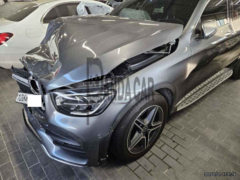 2020 Mercedes-Benz GLC220 d 4MATIC Coupe, photograph 5