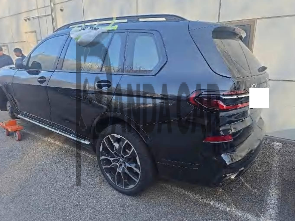 2025 BMW X7 xDrive40i, photograph 3