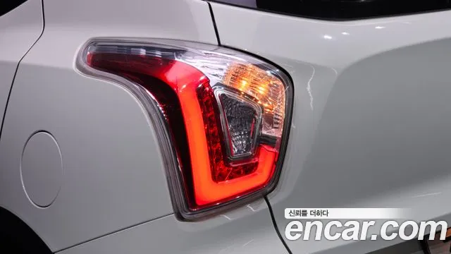 2015 KG_Mobility_Ssangyong TIBOLI LX 2WD, photograph 5