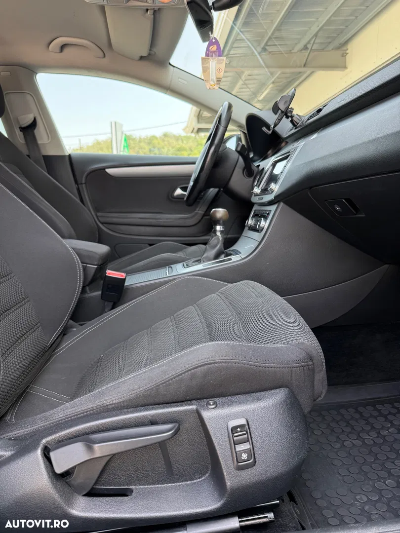 2010 Volkswagen Passat CC, photograph 11