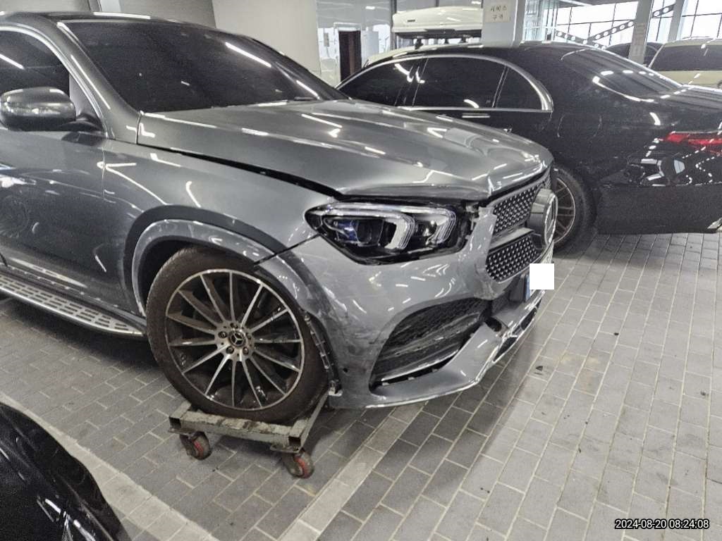 2022 Mercedes-Benz GLE400 d 4MATIC Coupe, photograph 3