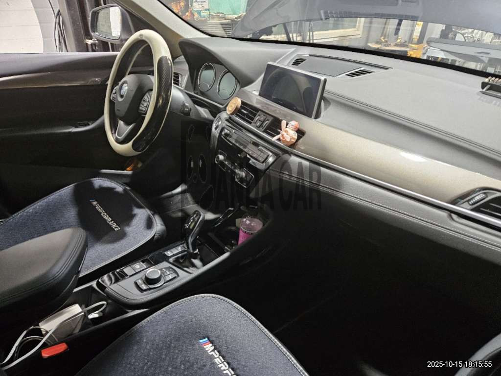 2021 BMW X1 xDrive20i, photograph 5