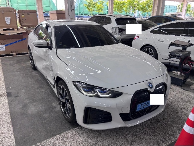 2022 BMW i4 eDrive40, photograph 5