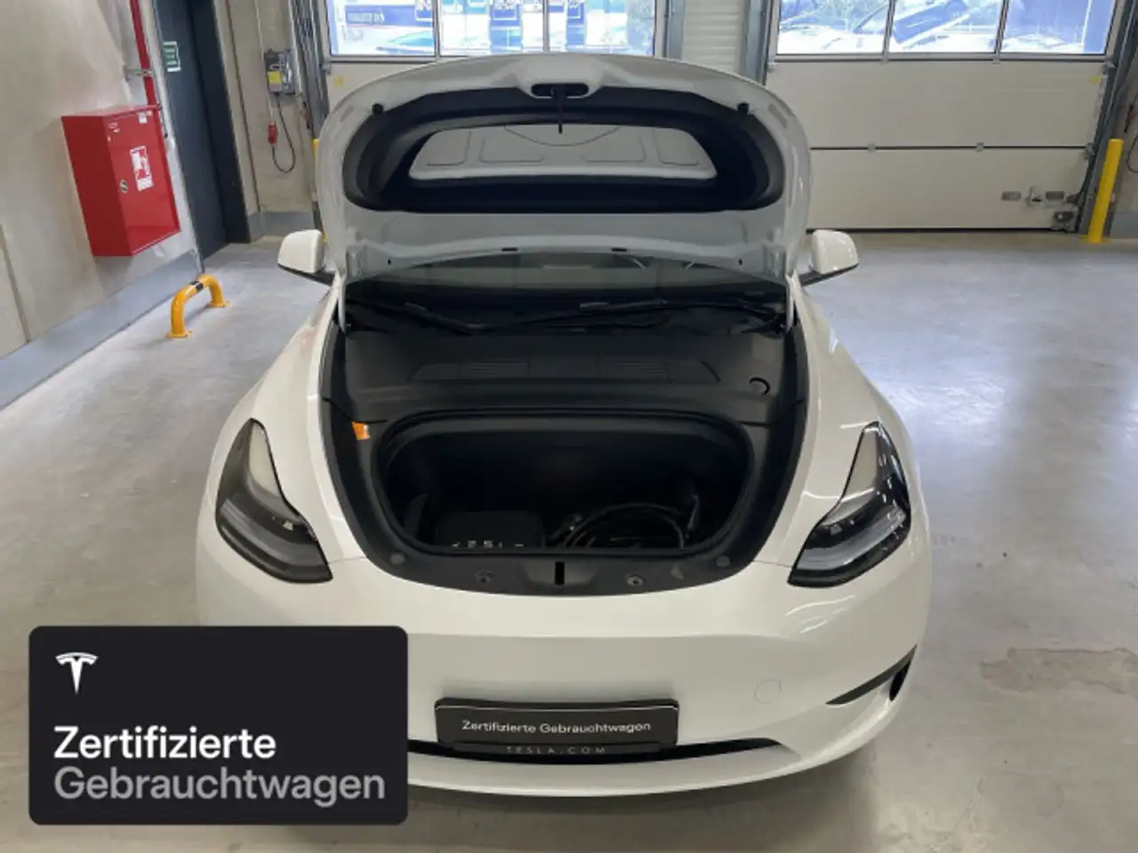 2023 Tesla Model Y Rear-Wheel Drive, photograph 8