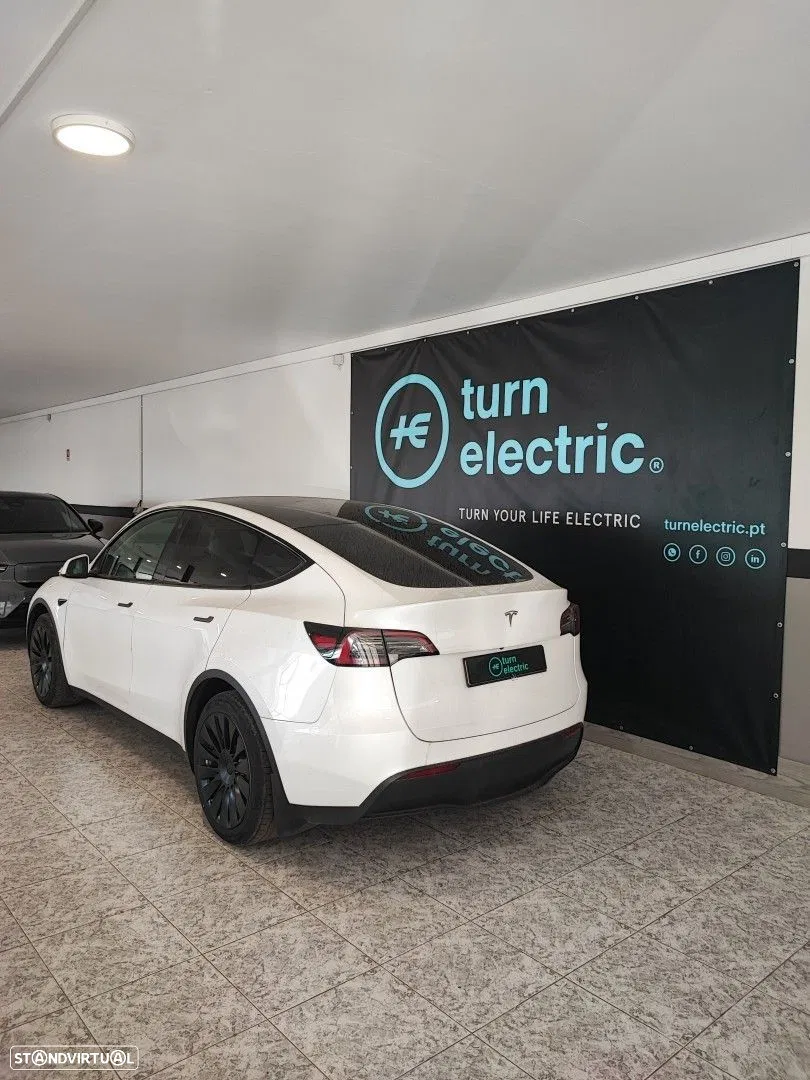 2023 Tesla Model Y Tração Traseira, photograph 3