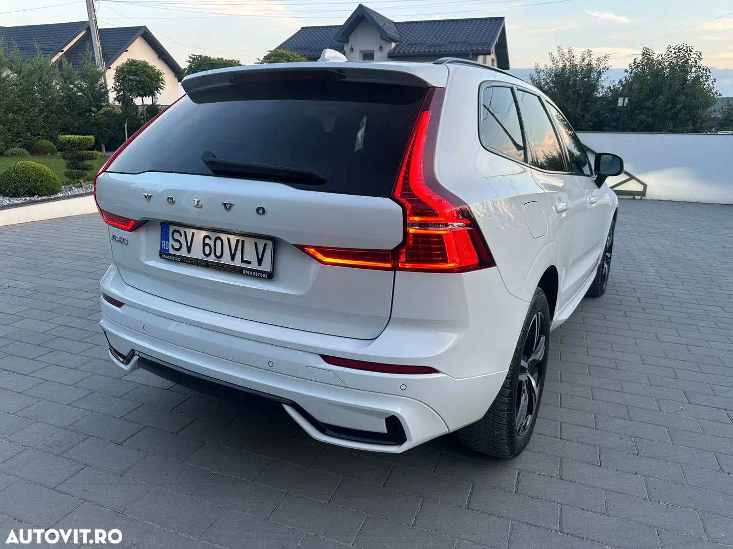2022 Volvo XC 60 B4 MHEV AWD R-Design, photograph 2